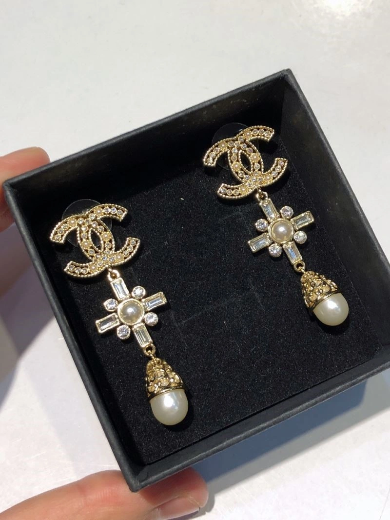 Chanel Earrings Snug 221292