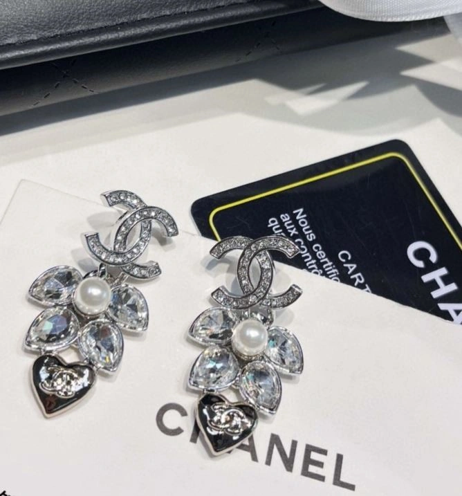 Lightweight Chanel Earrings 221262