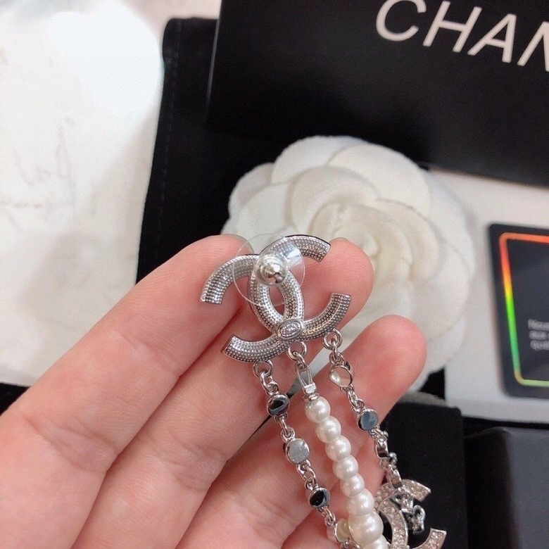 Popular Chanel Earrings 221310