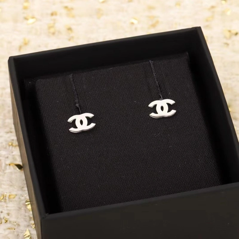 Chanel Earrings Packable 221219