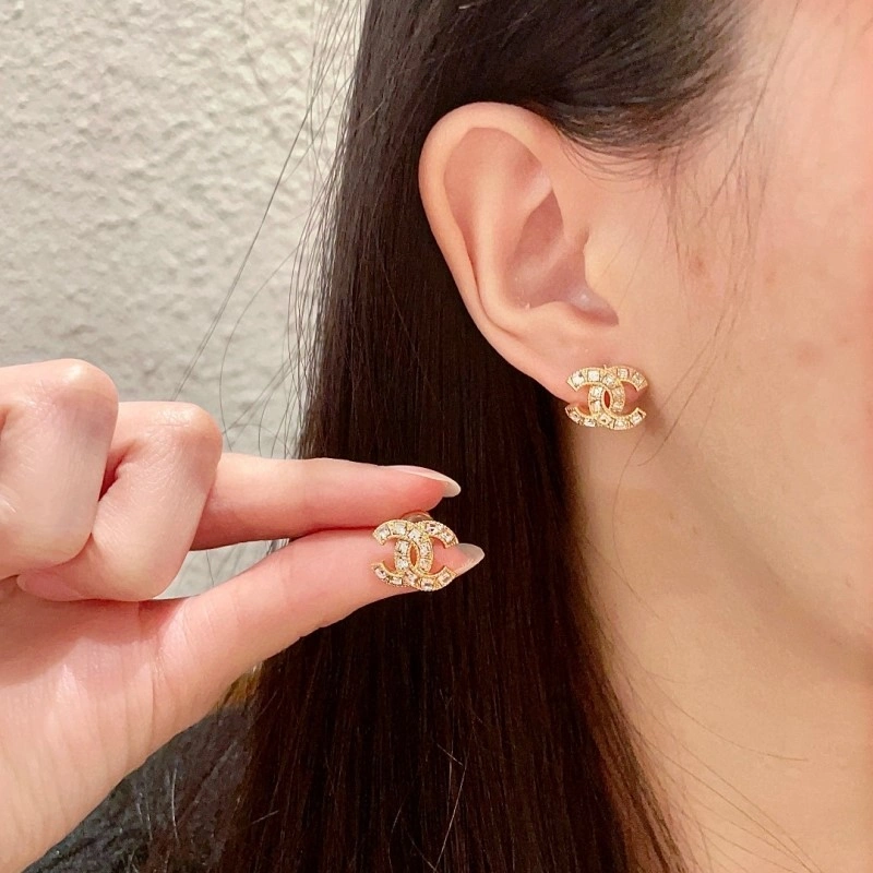 Sleek Chanel Earrings 221157
