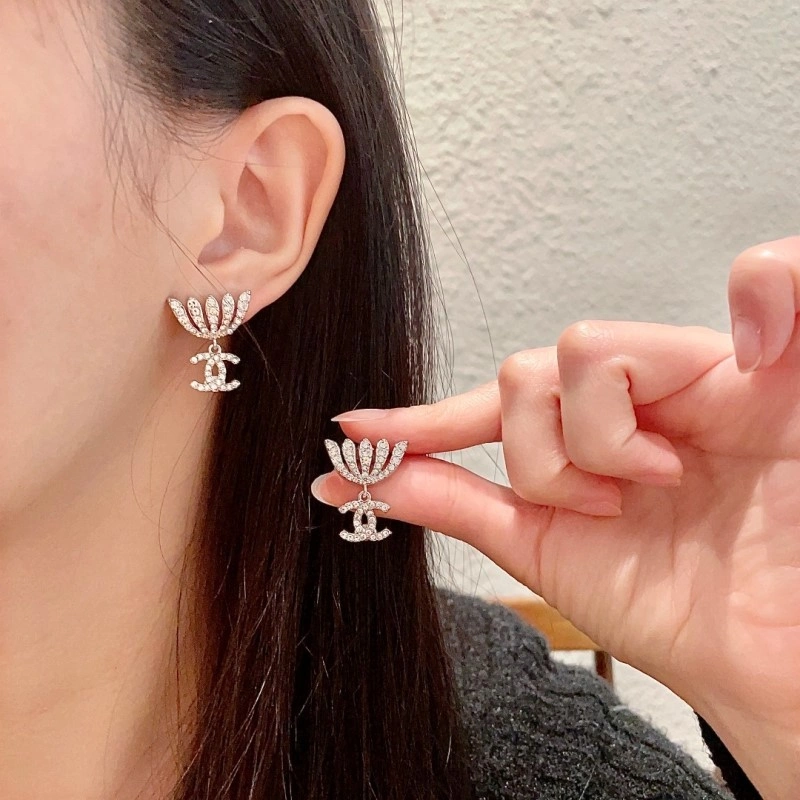 Lightweight Chanel Earrings 221148