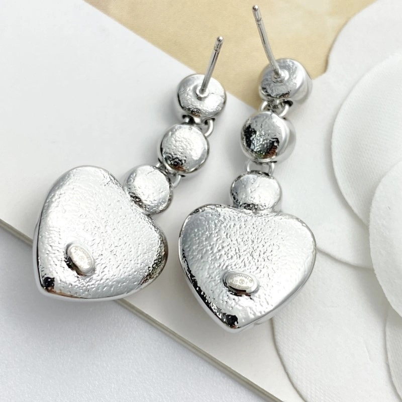 Lightweight Chanel Earrings 221132