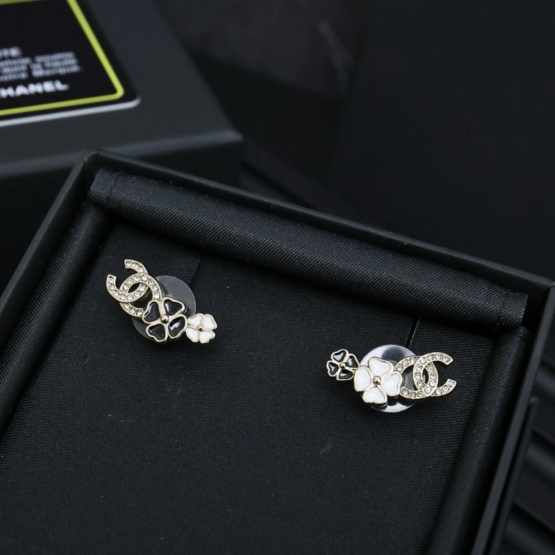 Lightweight Chanel Earrings 221086