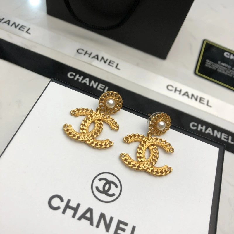EyeCatching Chanel Earrings 221056