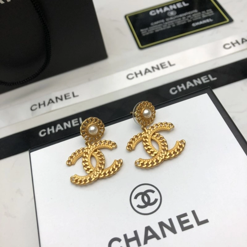 EyeCatching Chanel Earrings 221056