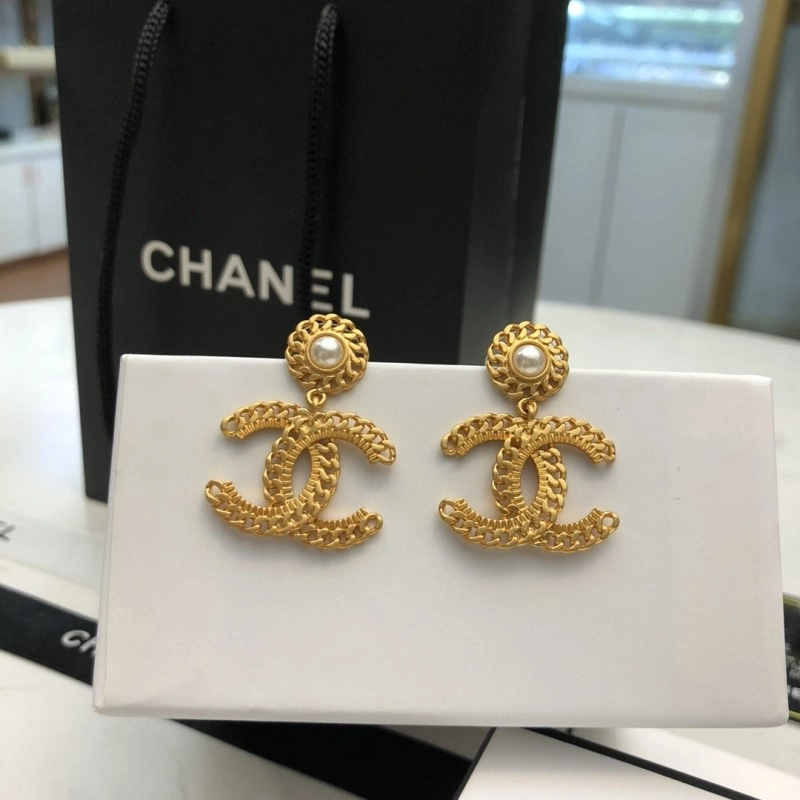EyeCatching Chanel Earrings 221056