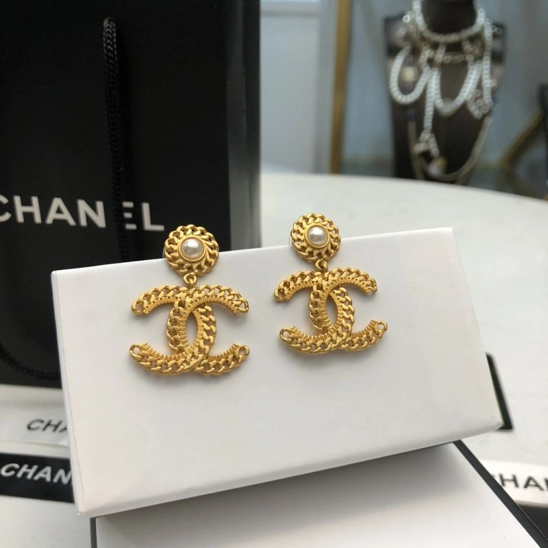EyeCatching Chanel Earrings 221056