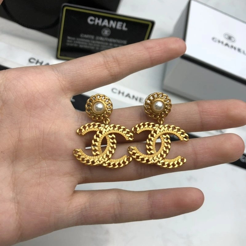 EyeCatching Chanel Earrings 221056