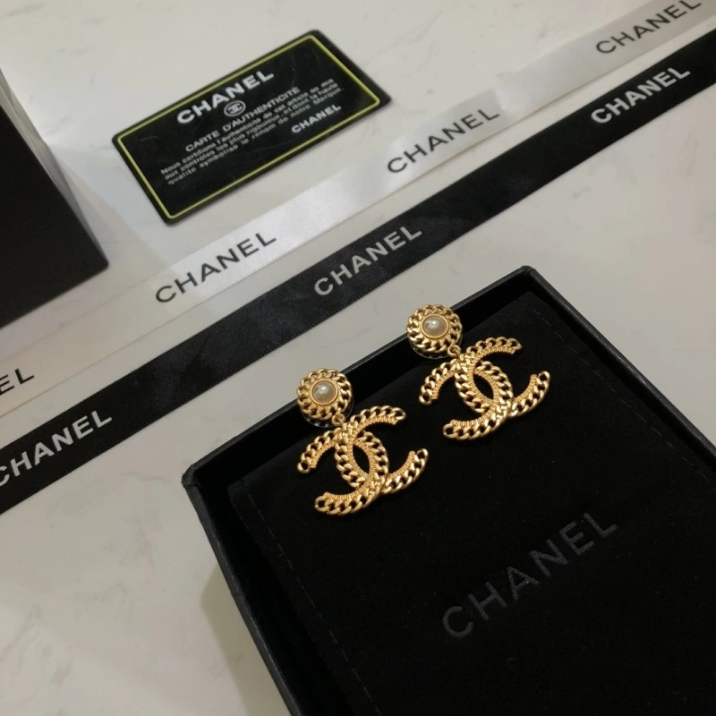 EyeCatching Chanel Earrings 221056