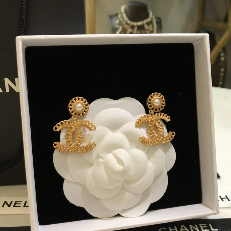 EyeCatching Chanel Earrings 221056