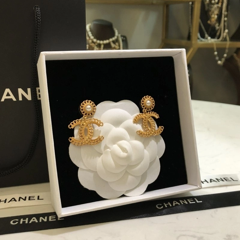 EyeCatching Chanel Earrings 221056