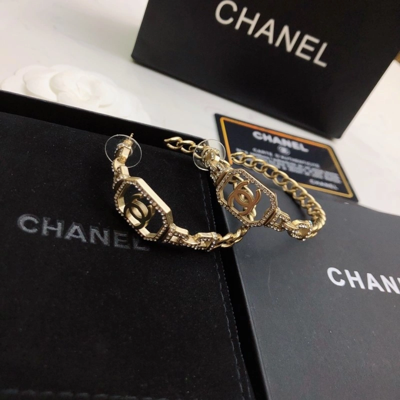 Chanel Earrings Lightweight 221055