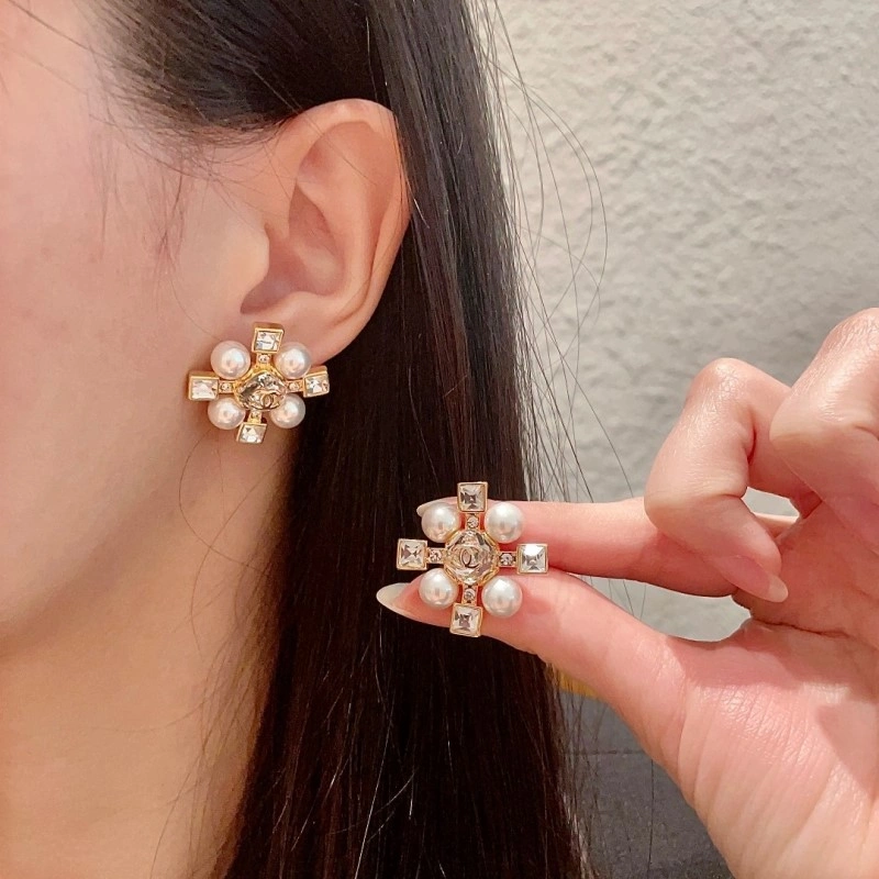 Chanel Earrings MoistureWicking 221035