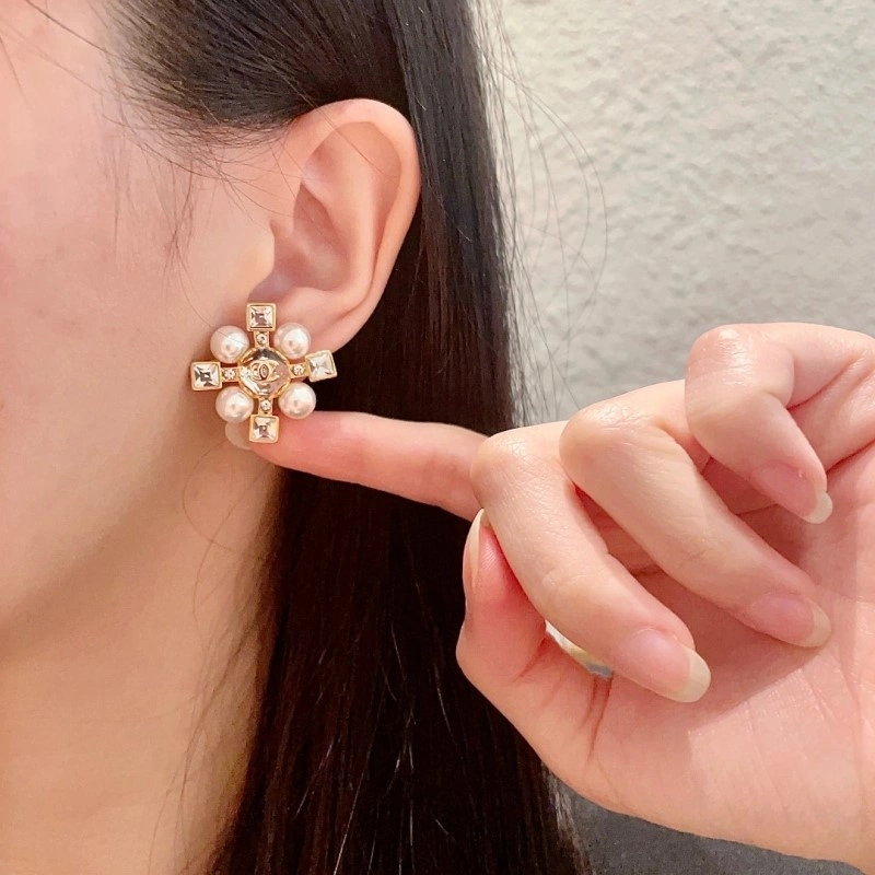 Chanel Earrings MoistureWicking 221035