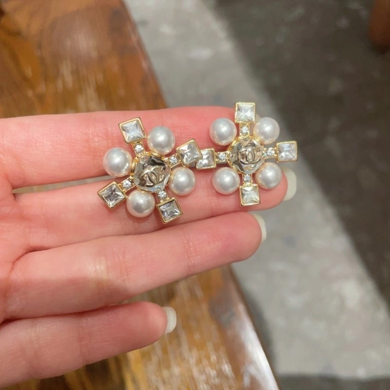 Chanel Earrings MoistureWicking 221035