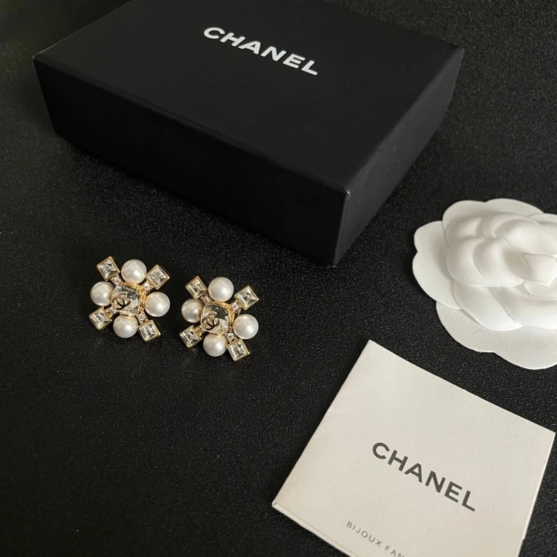 Chanel Earrings MoistureWicking 221035