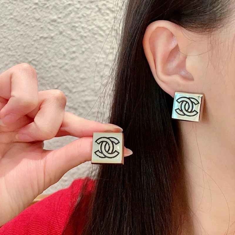 WellDesigned Chanel Earrings 220975