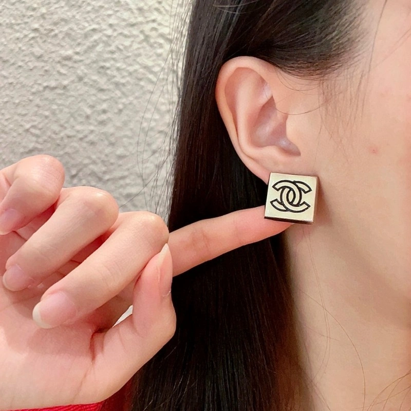 WellDesigned Chanel Earrings 220975
