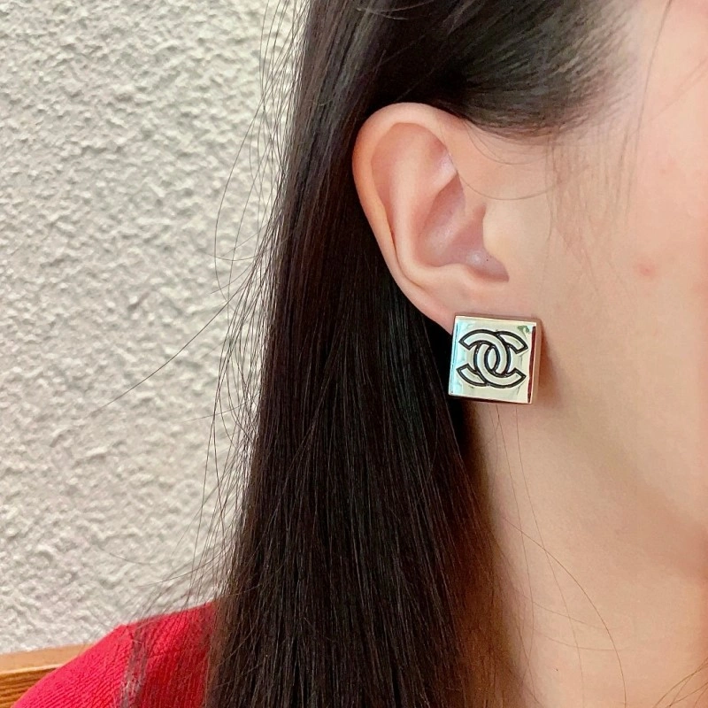 WellDesigned Chanel Earrings 220975