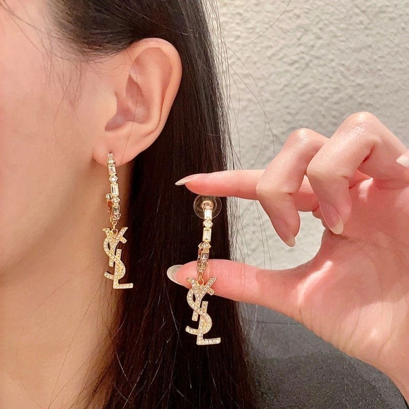 Chanel Earrings Lightweight 221040