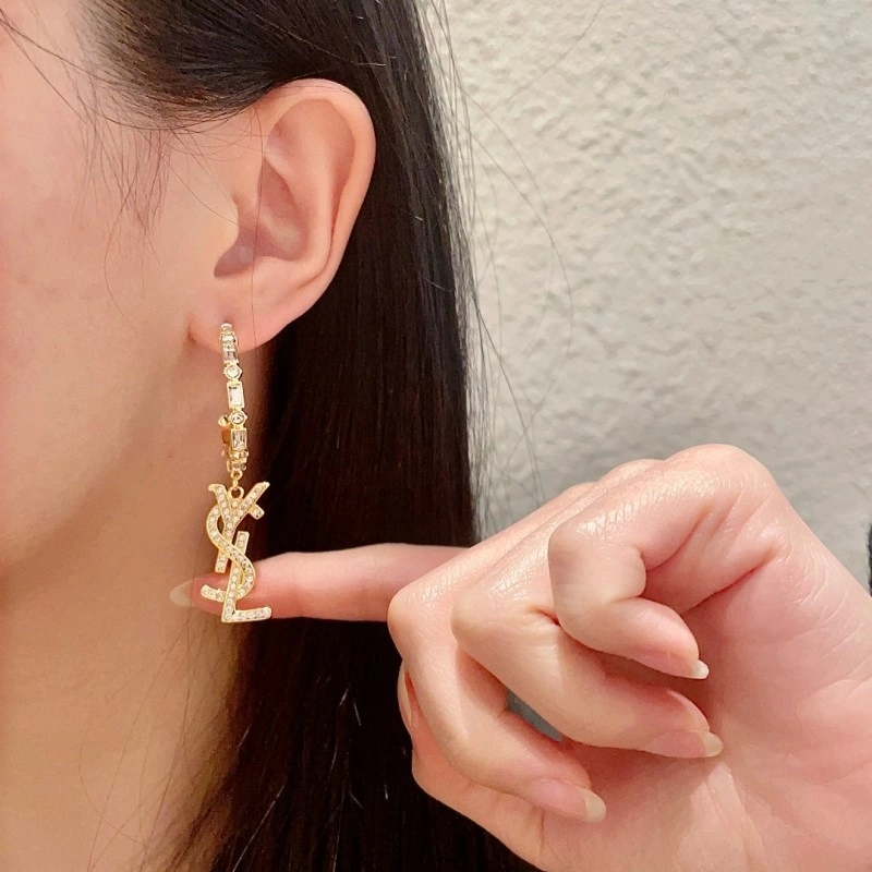 Chanel Earrings Lightweight 221040