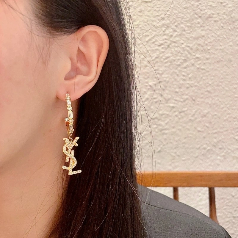 Chanel Earrings Lightweight 221040
