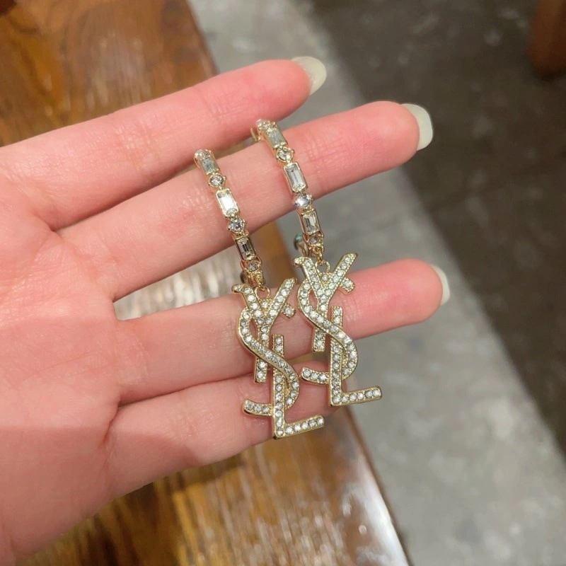 Chanel Earrings Lightweight 221040
