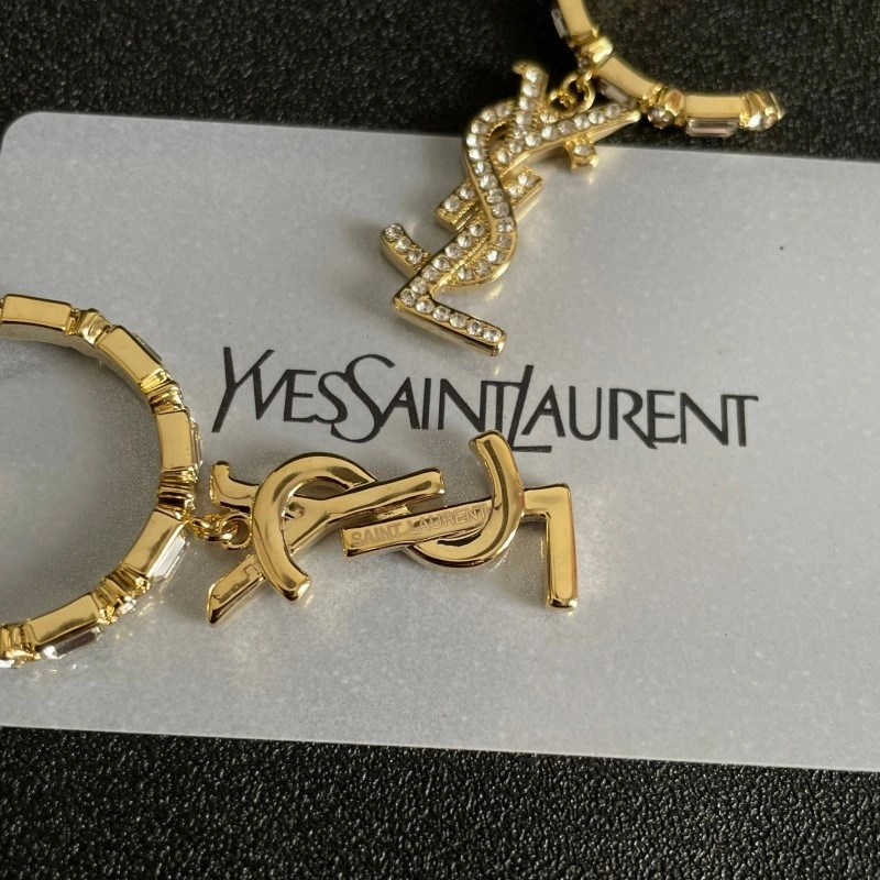 Chanel Earrings Lightweight 221040
