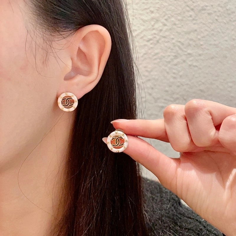 Elegant Chanel Earrings 220940