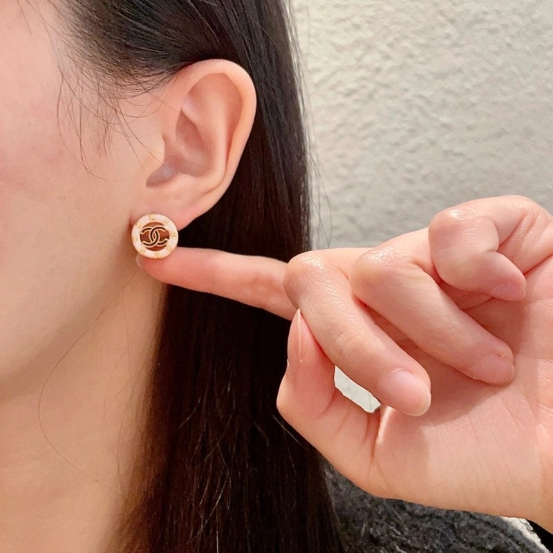 Elegant Chanel Earrings 220940