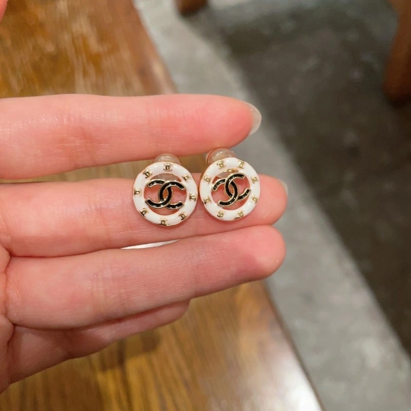 Elegant Chanel Earrings 220940