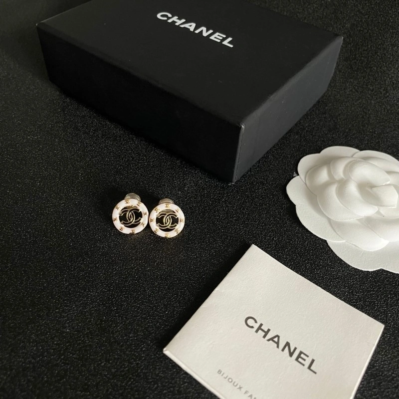 Elegant Chanel Earrings 220940