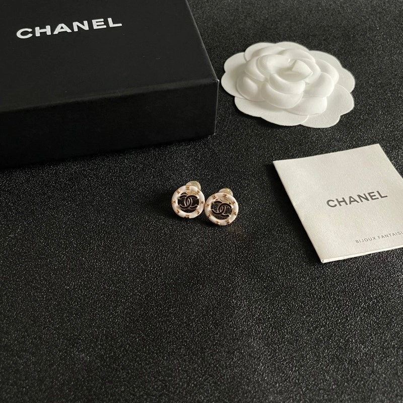 Elegant Chanel Earrings 220940