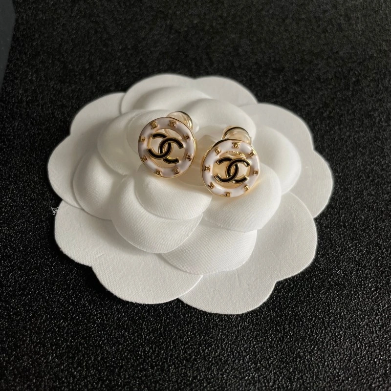 Elegant Chanel Earrings 220940