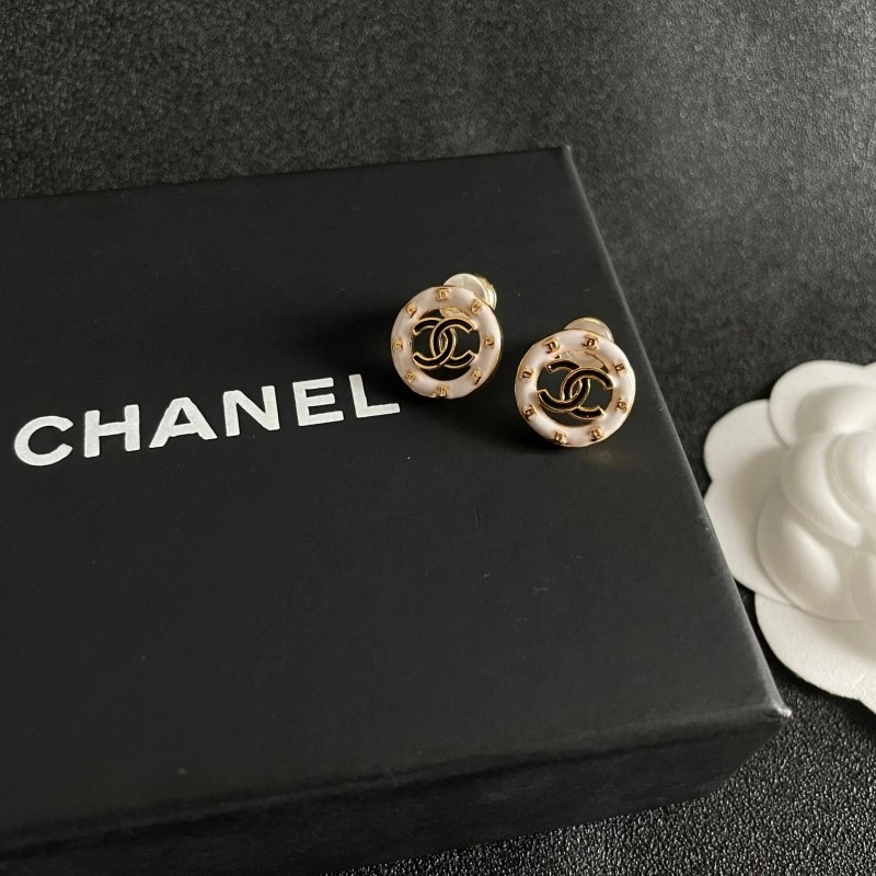 Elegant Chanel Earrings 220940