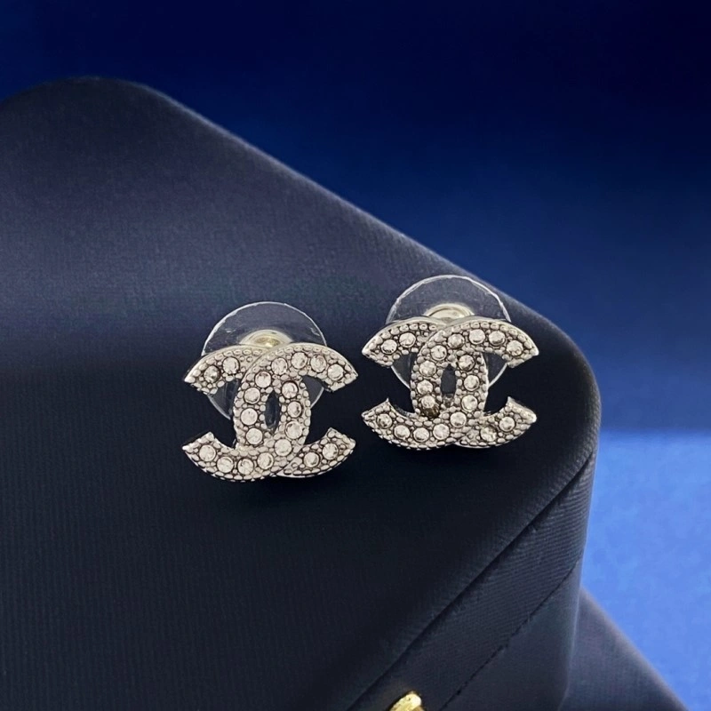 EyeCatching Chanel Earrings 220925