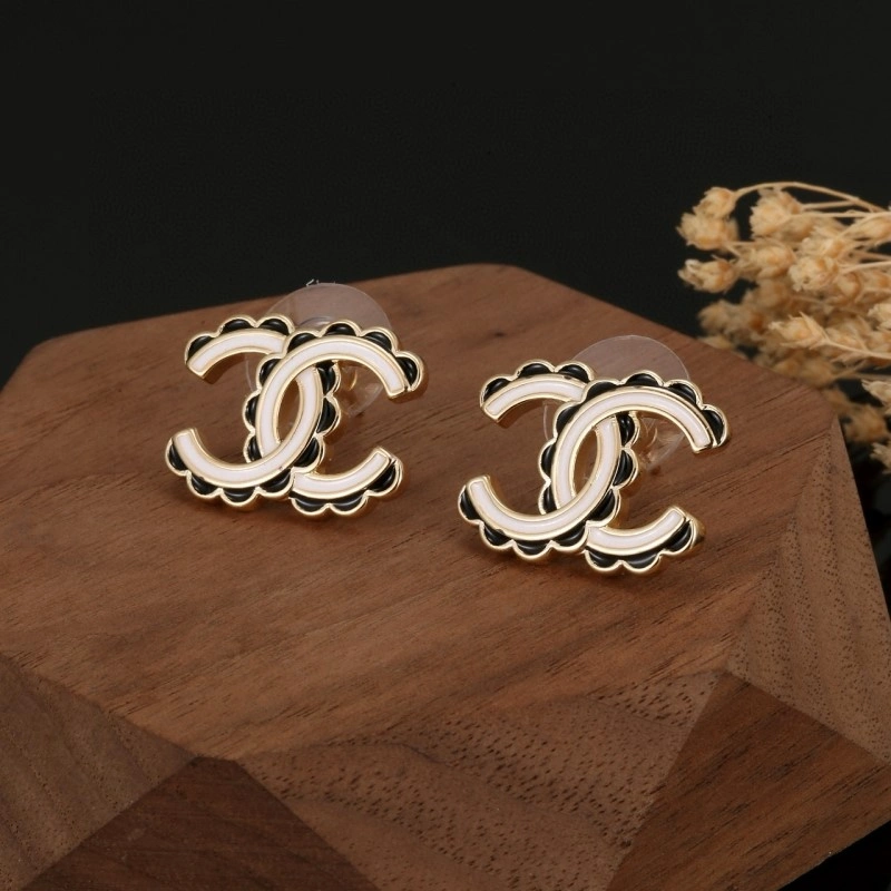 Chanel Earrings Trendsetting 220212