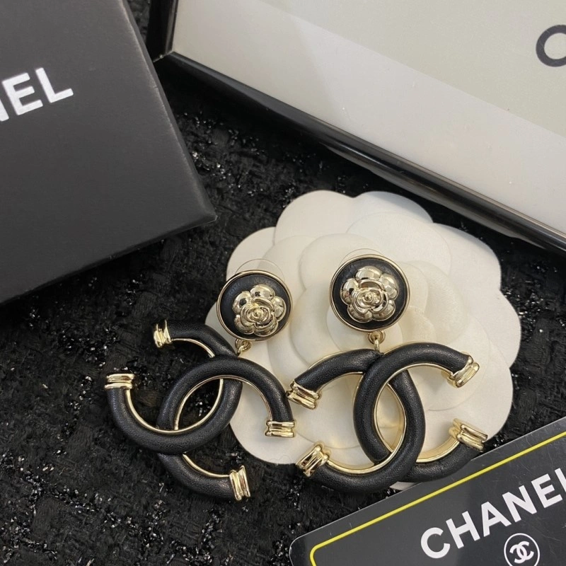Comfortable Chanel Earrings 220197
