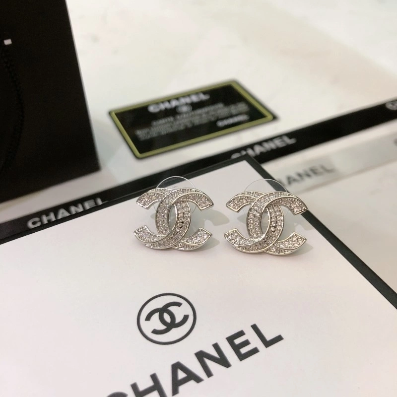 Lightweight Chanel Earrings 220190