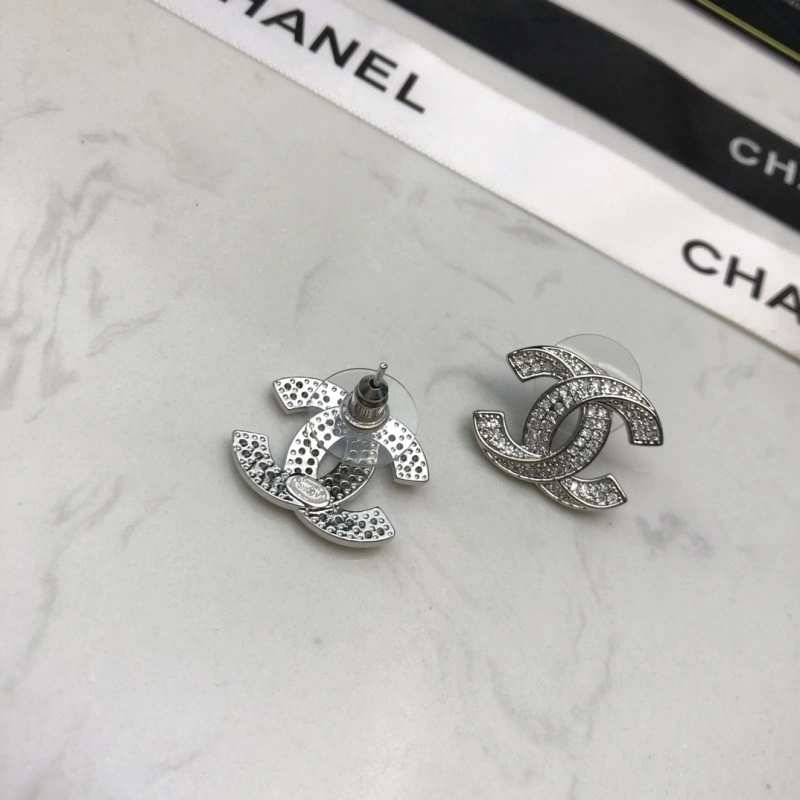 Lightweight Chanel Earrings 220190