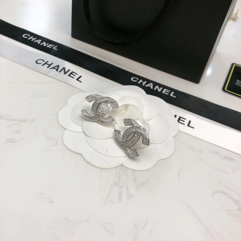 Lightweight Chanel Earrings 220190
