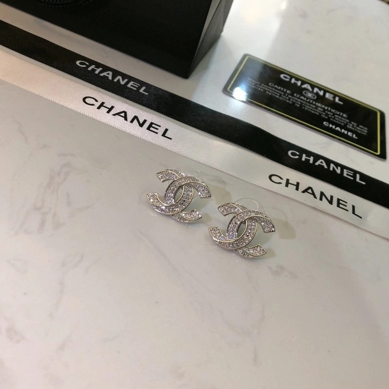 Lightweight Chanel Earrings 220190