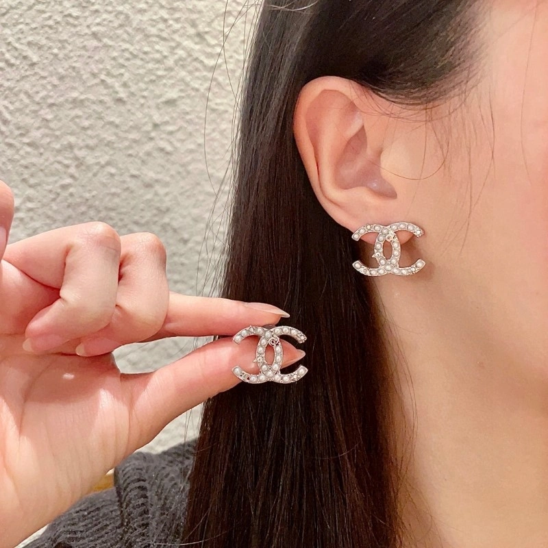 Fashionable Chanel Earrings 220249