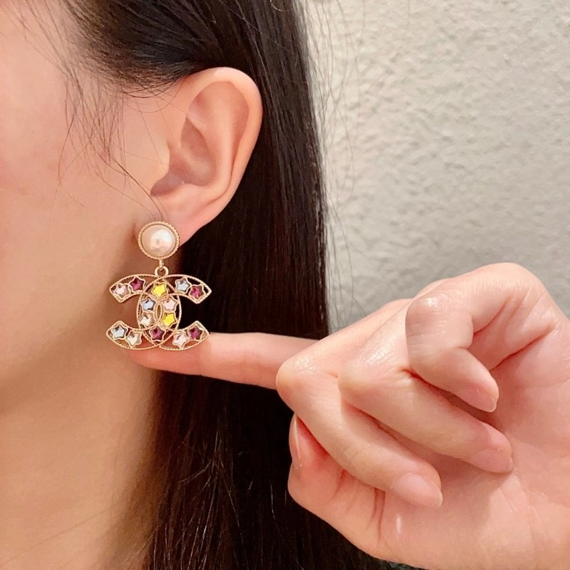 Lightweight Chanel Earrings 220166
