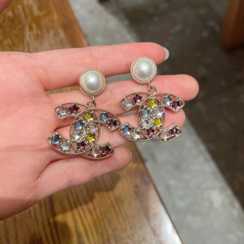 Lightweight Chanel Earrings 220166