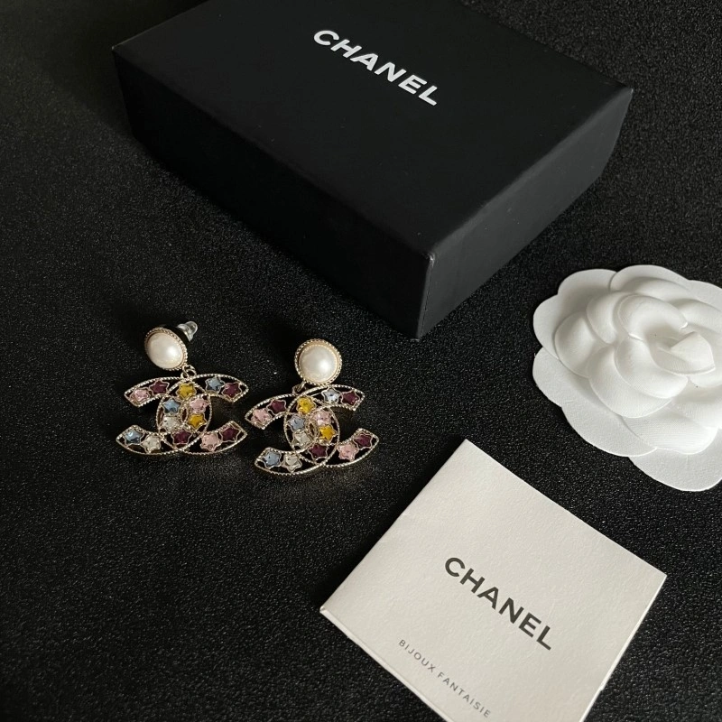 Lightweight Chanel Earrings 220166