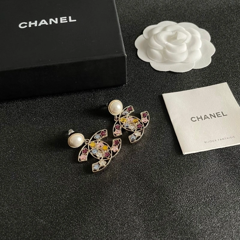 Lightweight Chanel Earrings 220166
