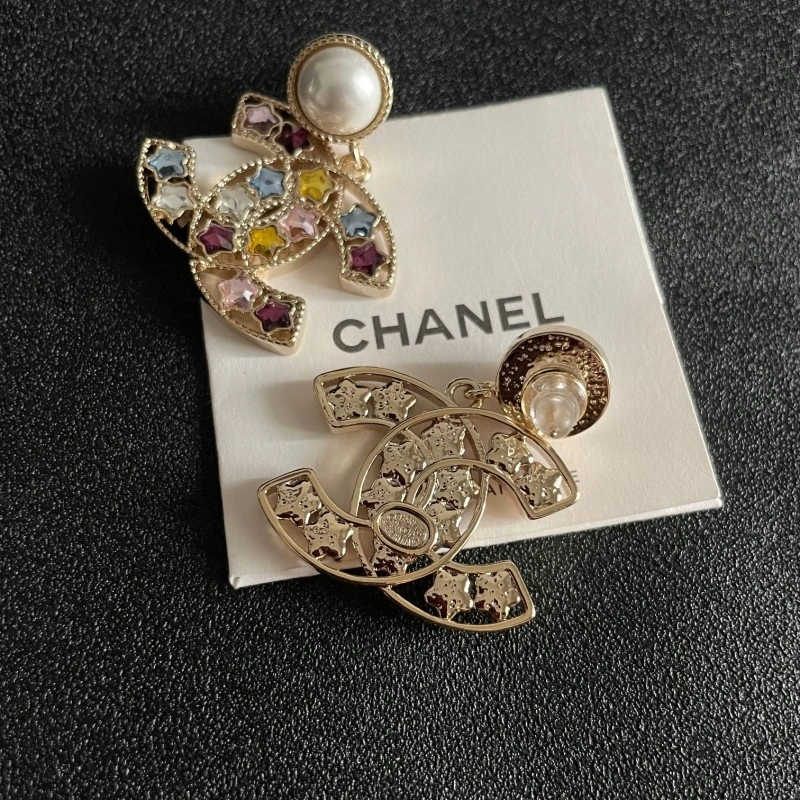 Lightweight Chanel Earrings 220166