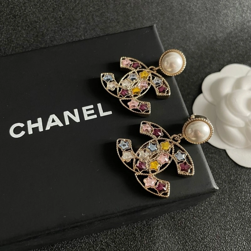 Lightweight Chanel Earrings 220166